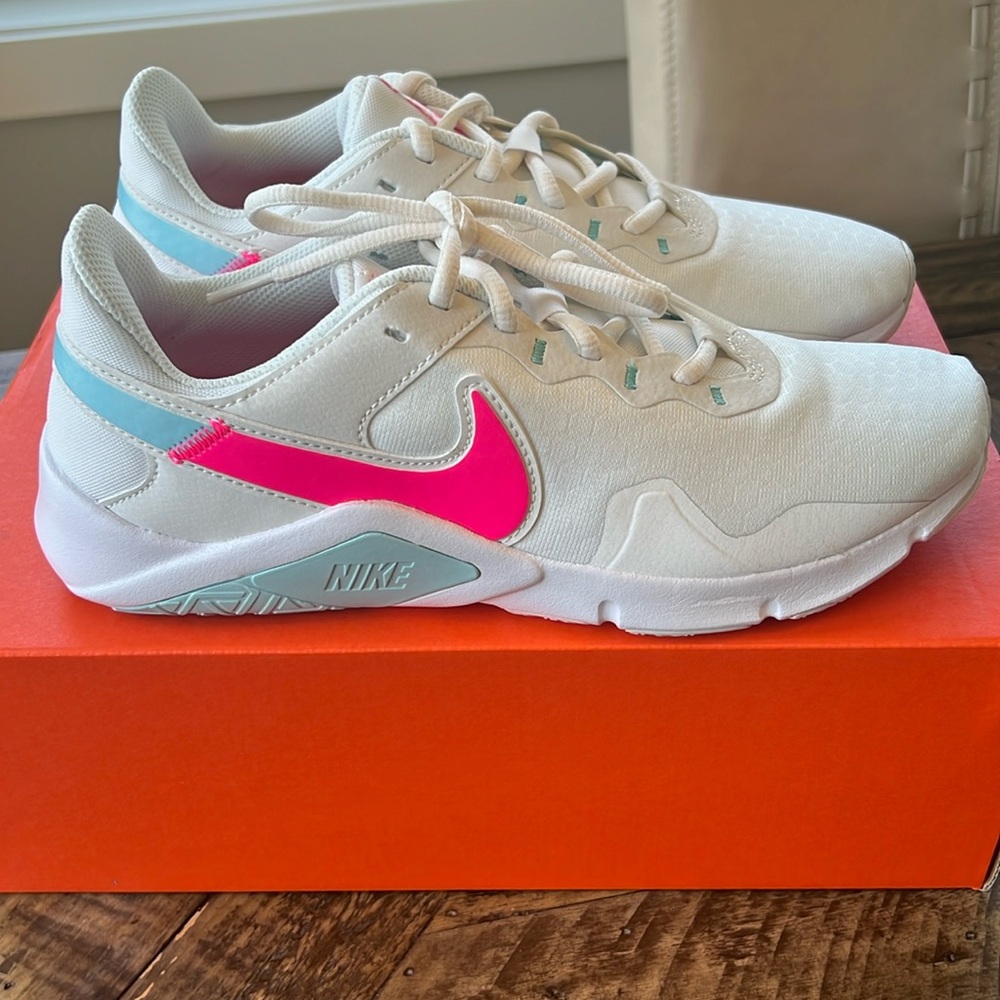 Nike Legend Essential 2 women’s tennis shoes new with box